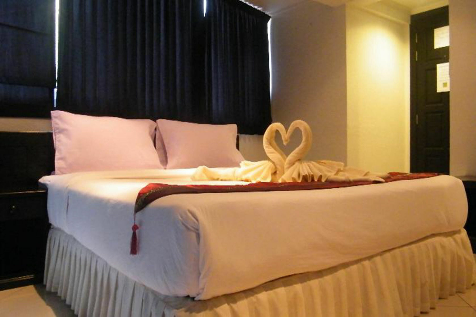 Oyo 835 เกาะช้าง ลักชัวรี โฮเต็ล Hotel ภายนอก รูปภาพ